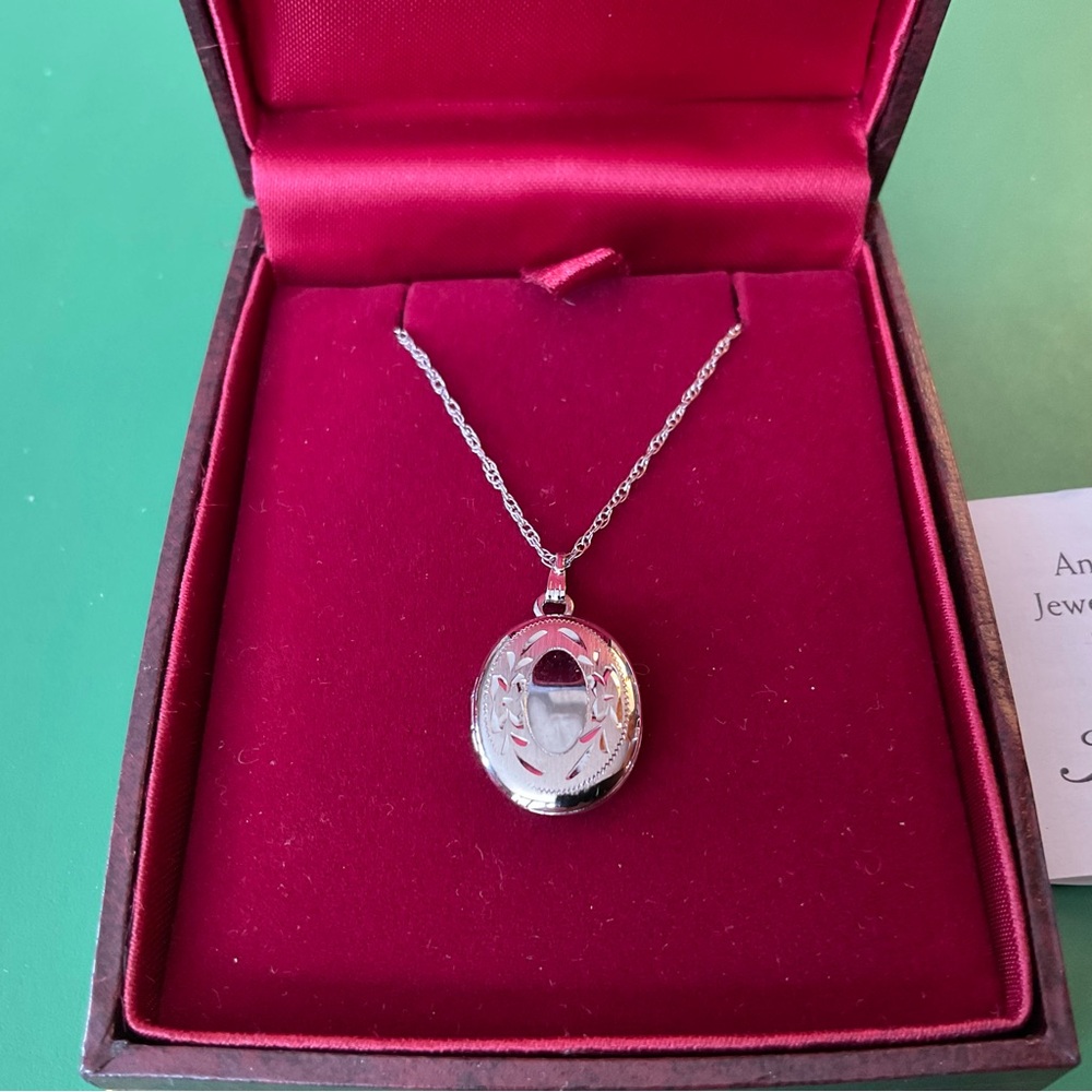 Krementz silver locket
